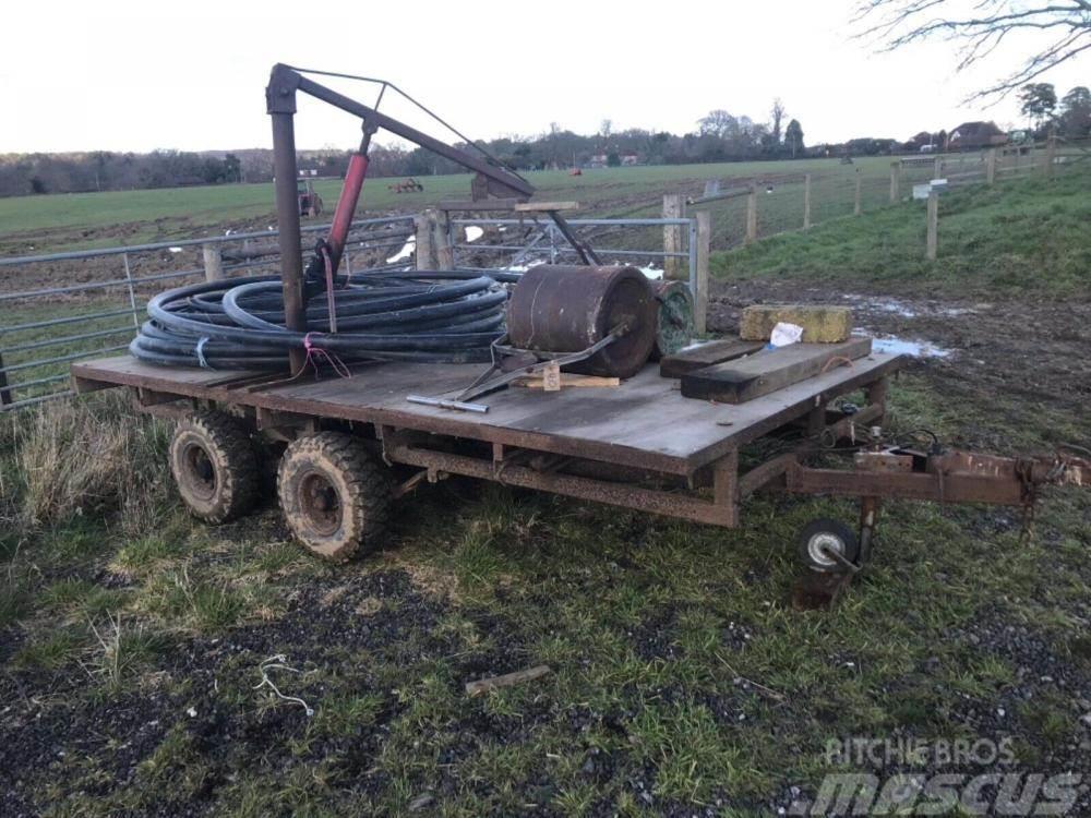  Flat bed trailer with a hydraulic crane Andre hengere