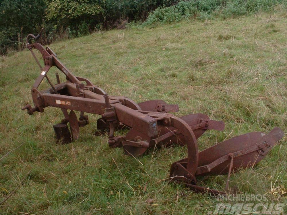 Massey Ferguson three furrow plough Andre komponenter