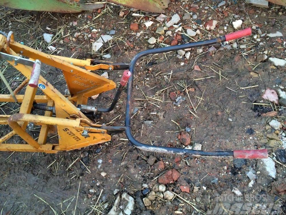 Probst manual operated wheeled hydraulic crane £250 plus  Andre komponenter