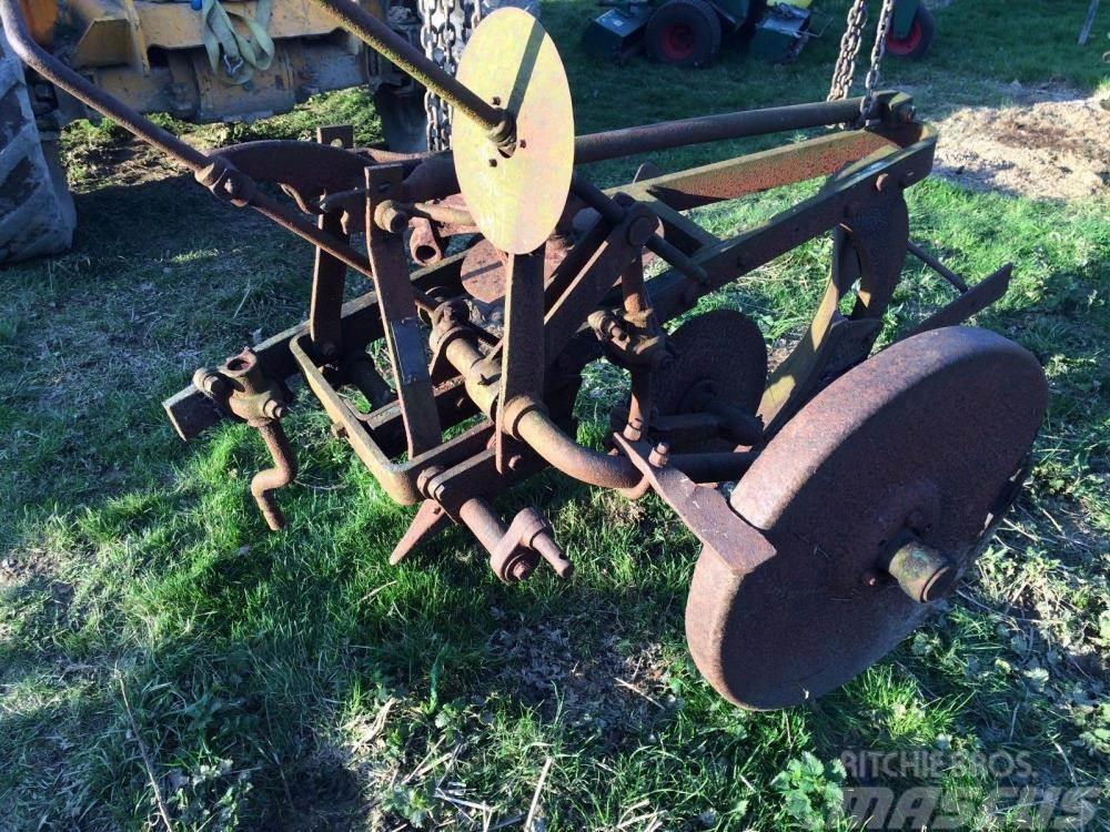 Ransomes 2 furrow plough £380` Andre komponenter