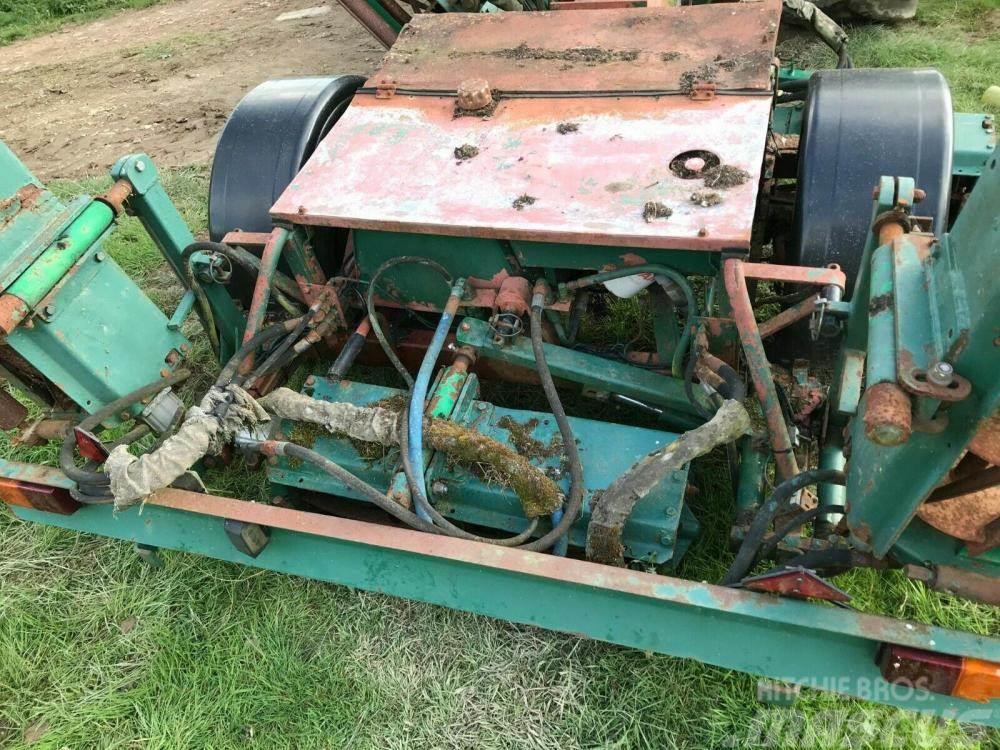 Ransomes gang mower 5 reel - tractor driven - £750 Sitteklippere
