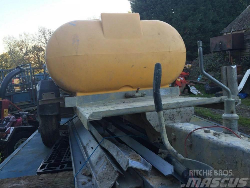  water bowser £400 plus vat £480 Tanktrailere