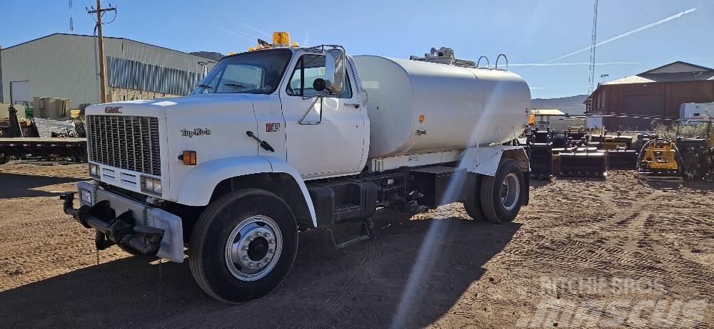  2,000 Gallon Water Truck Annet