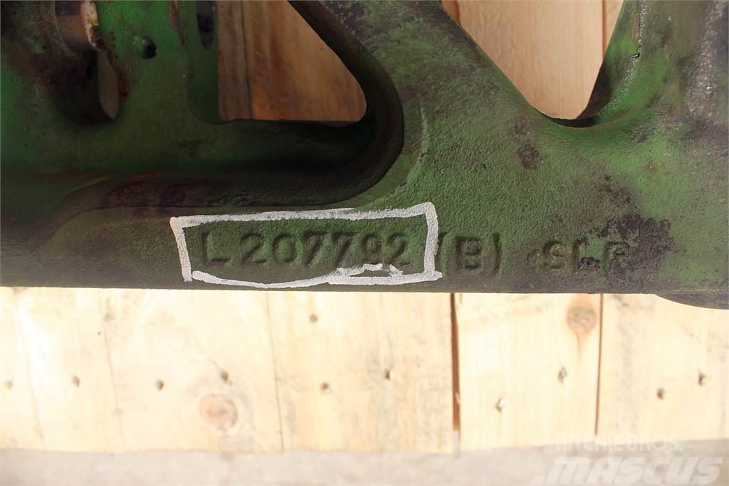 John Deere 6150 R Front axle support Chassis og understell