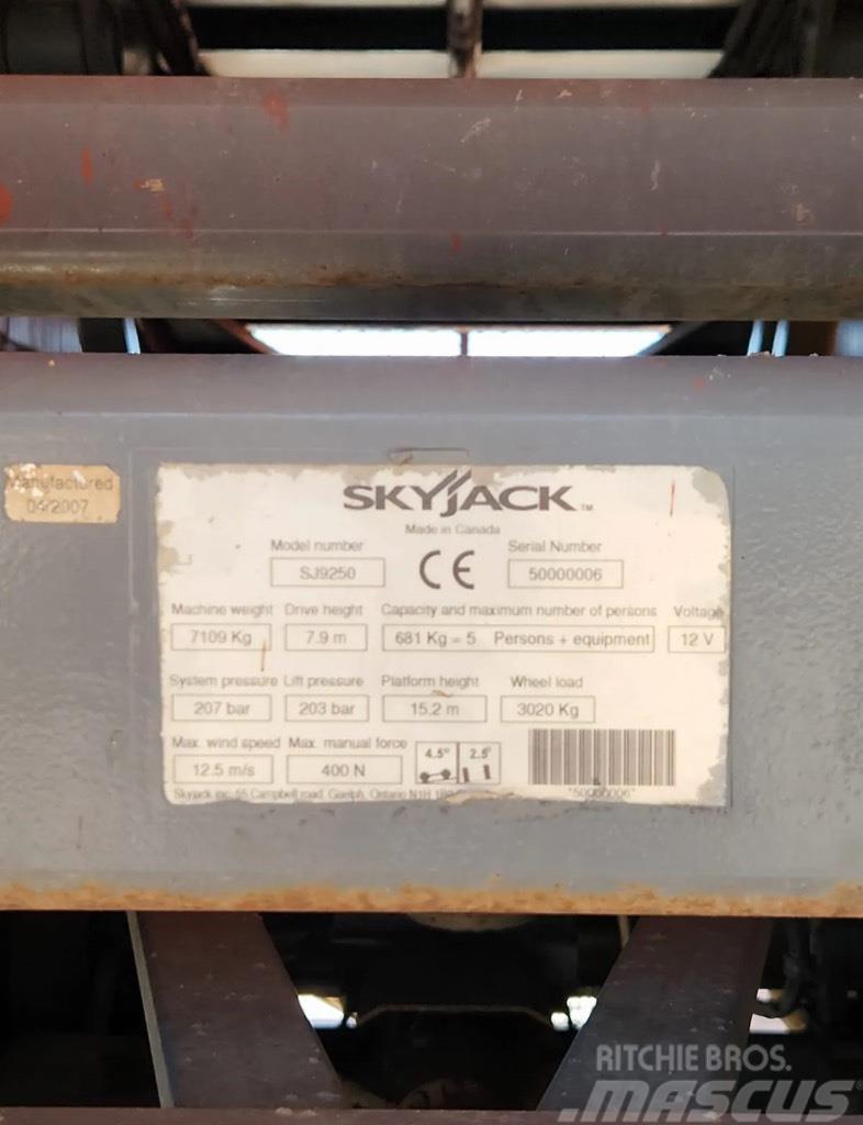 SkyJack SJ 9250 RT Sakselifter