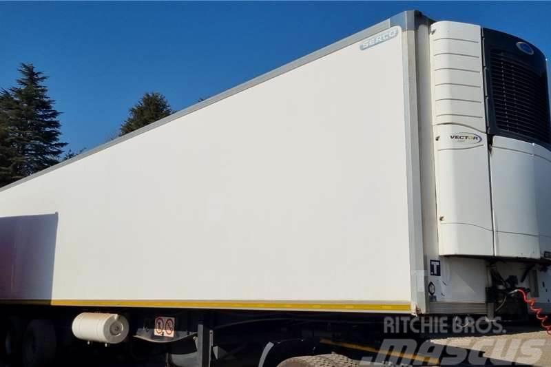 Henred 30 Pallet Tri-Axle Refrigerated Trailer with Unit Andre hengere