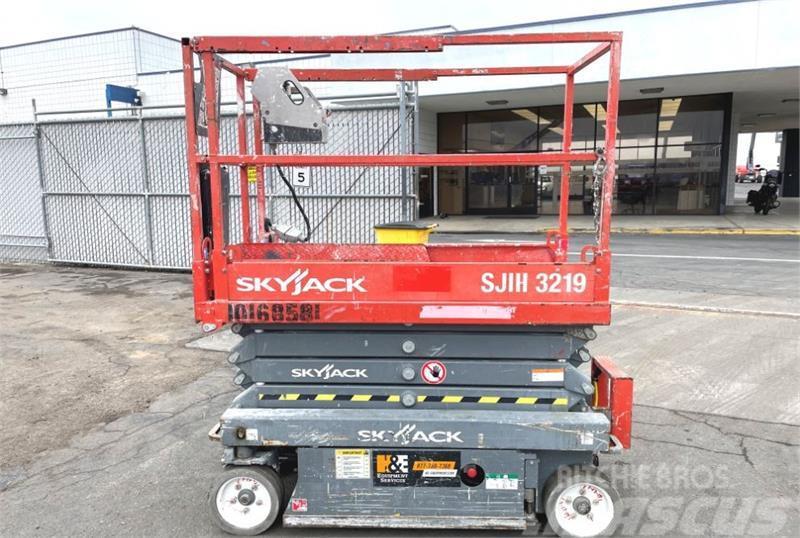 SkyJack SJIII 3219 Sakselifter