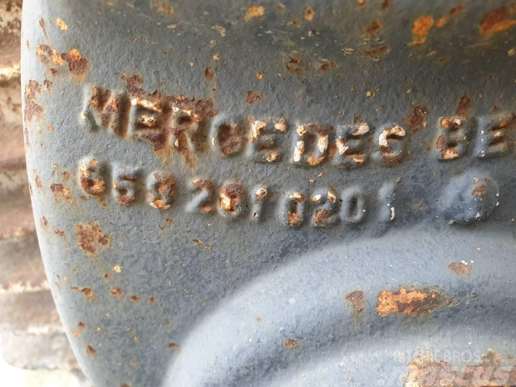 Mercedes-Benz VG 2400-3W/1 448 Hydraulikk