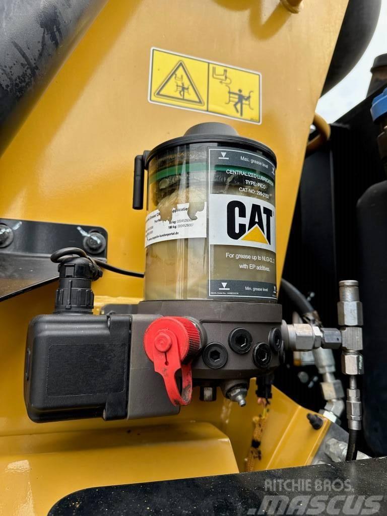CAT MH3024 2019 with only 4350 hours Gravemaskiner for avfallshåndtering