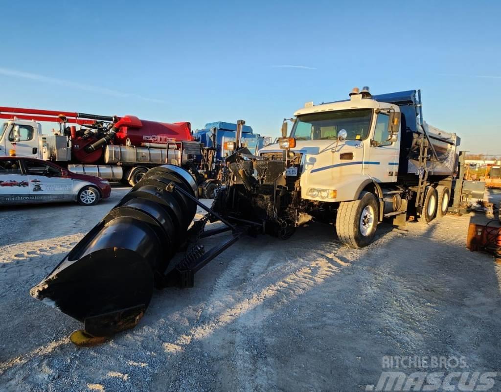 Volvo VHD Snow Plow Truck Snøploger- og skjær