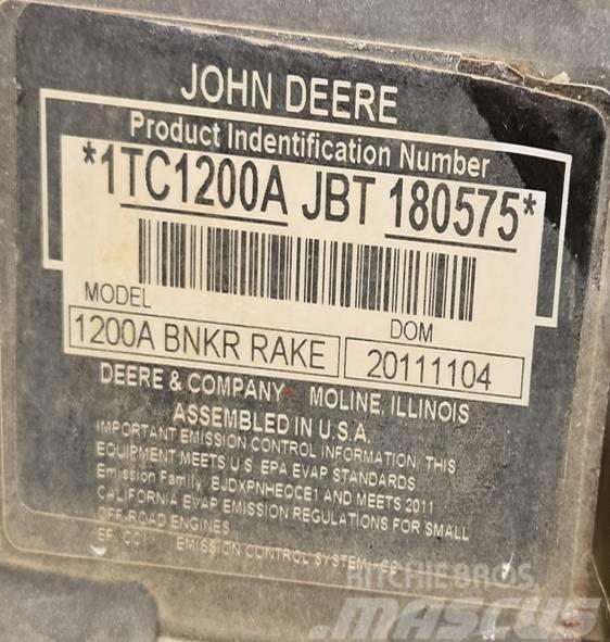 John Deere 1200 A Bunkerraker
