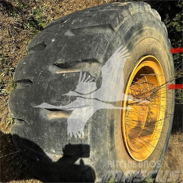 Bridgestone 35/65R33 Dekk, hjul og felger