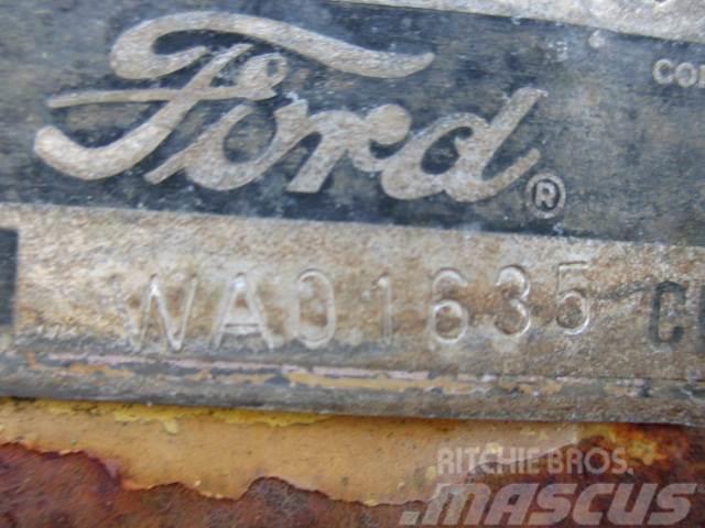 Ford 4550 4x2 rendegraver til ophug Traktorgravere