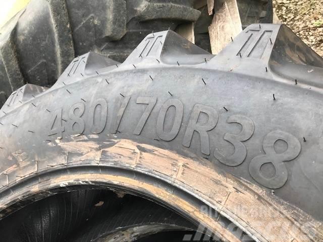  Rear Tyres Dekk, hjul og felger