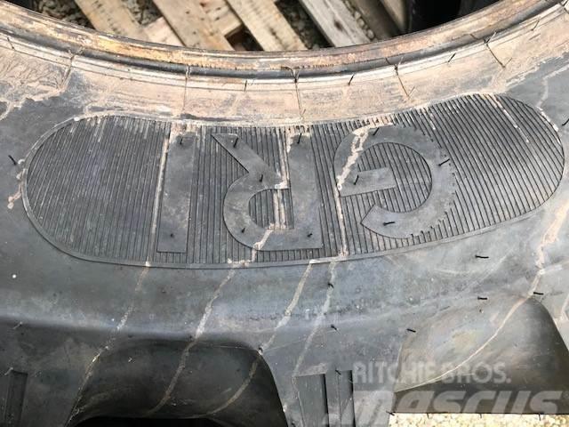  Rear Tyres Dekk, hjul og felger