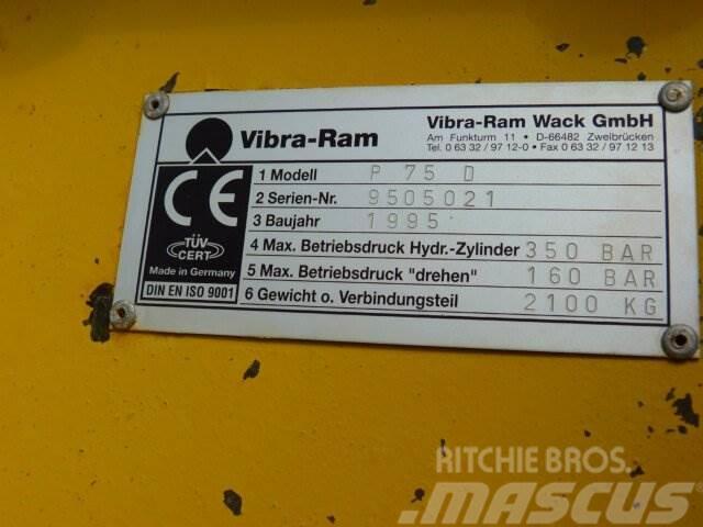 Komatsu Vibra-Ram P 75 D / Lehnhoff MS 25 / 2100 kg Beltegraver