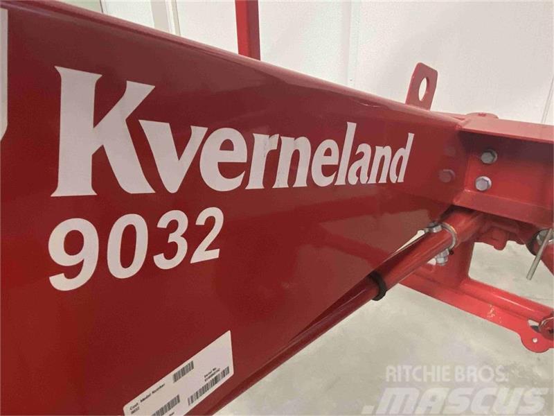 Kverneland 9032 rotorrive Raker og høyvendere