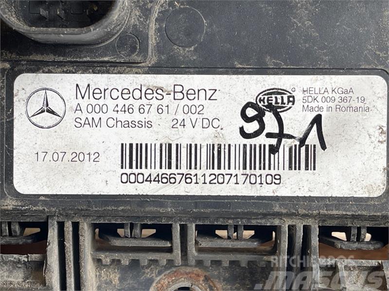 Mercedes-Benz MERCEDES ECU SAM A0004466761 Lys - Elektronikk