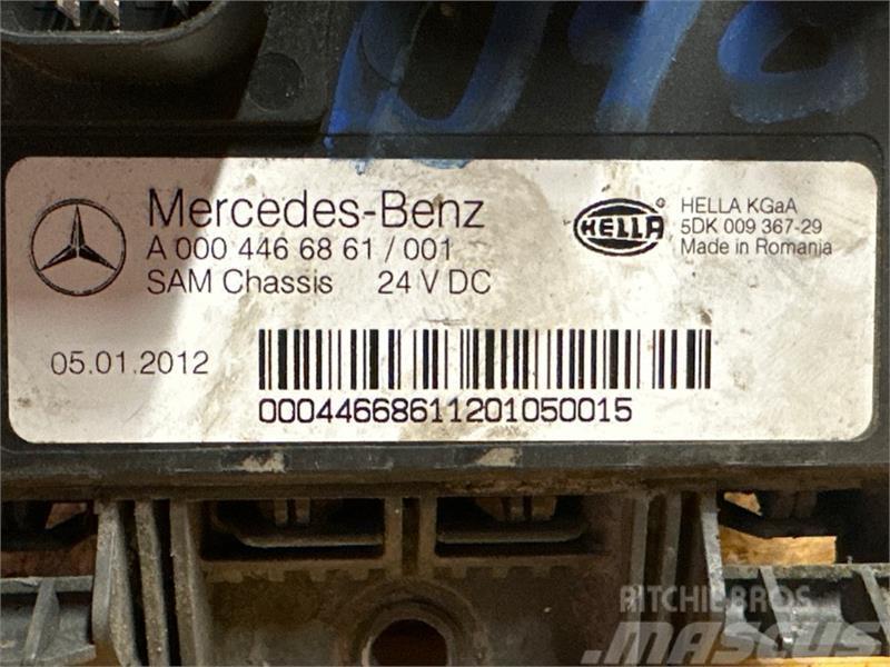 Mercedes-Benz MERCEDES ECU SAM A0004466861 Lys - Elektronikk