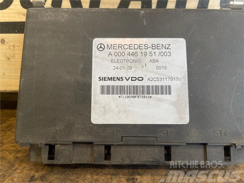 Mercedes-Benz MERCEDES ECU ABA  A0004461951 Lys - Elektronikk