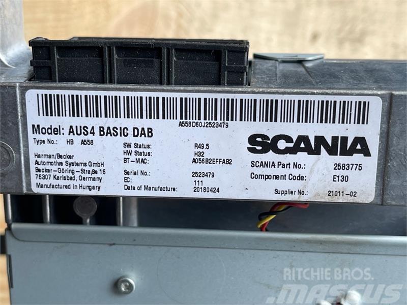 Scania  RADIO / NAVI AUS 2583775 Lys - Elektronikk