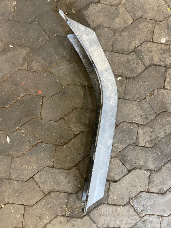 Scania SCANIA MUDGUARD SEAL, LEFT 1517649 Chassis og understell
