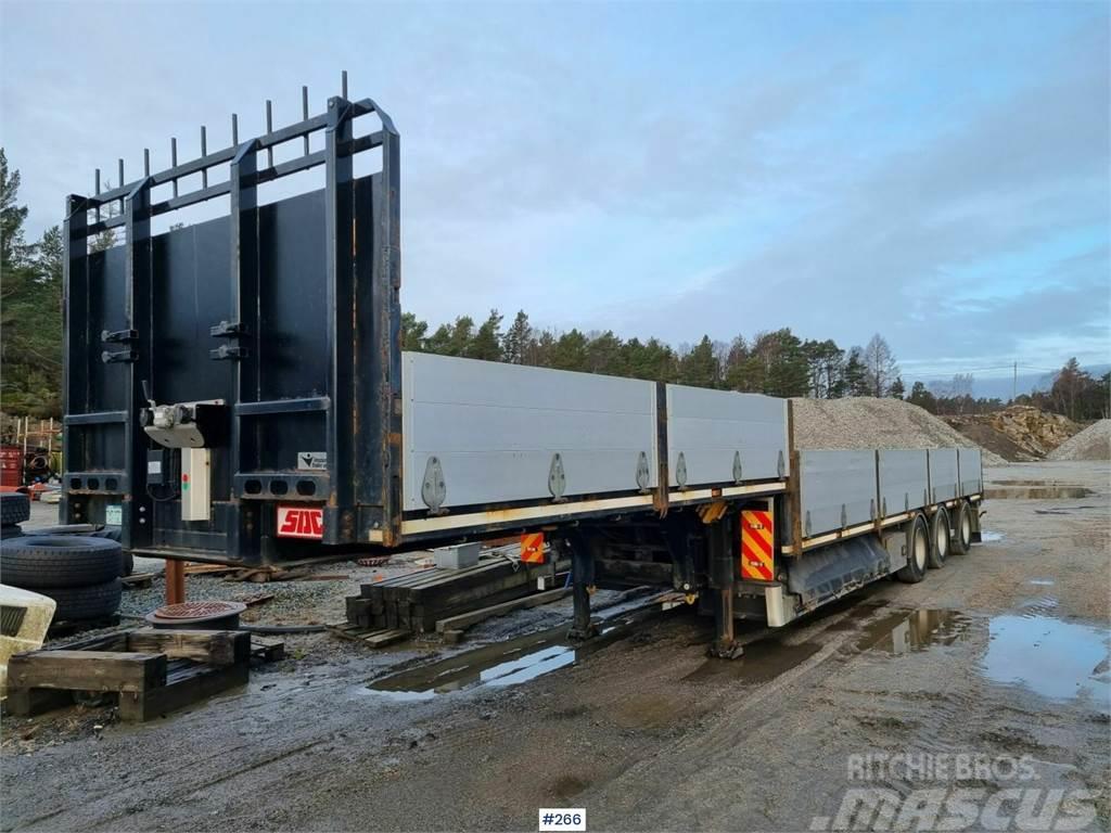 SDC Trailer with wide load markers and LED lights. Andre hengere