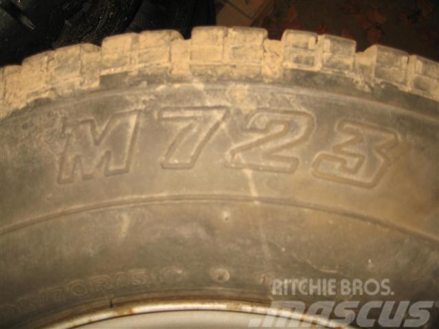Continental Bridestone 225/70R15 M723 Dekk, hjul og felger