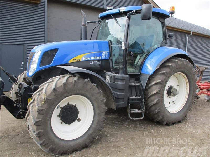 New Holland T7030 med ekstra udstyr Traktorer