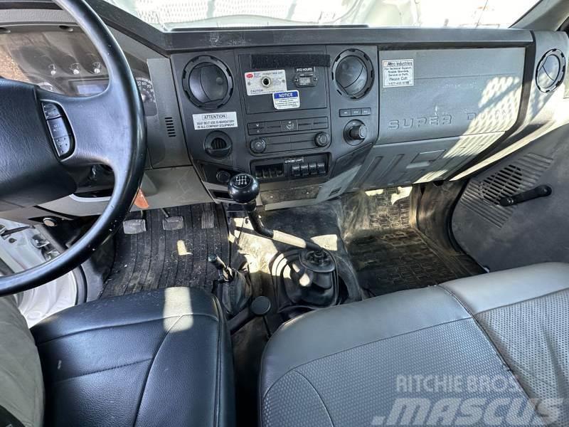 Ford F-750 Bilmontert lift