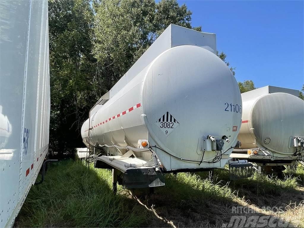 Fruehauf NON CODE 9000 GALLONS SINGLE COMPARTMENT Tanktrailere