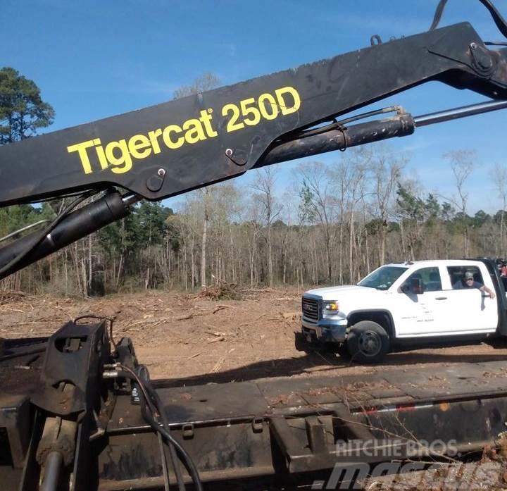 Tigercat 250D Knuckleboom lastere