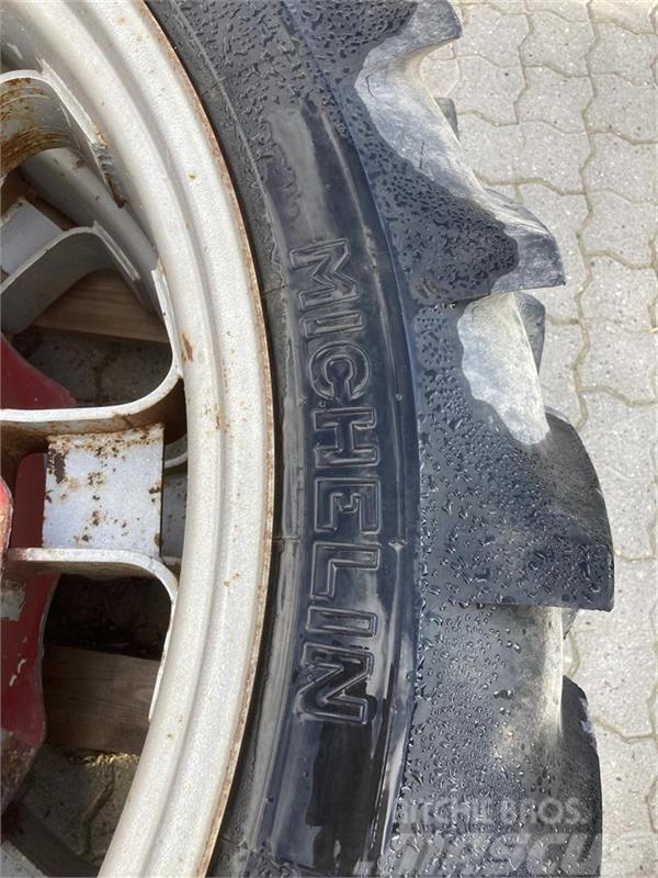 Michelin 9,5-44 Har siddet på Case IH Dekk, hjul og felger