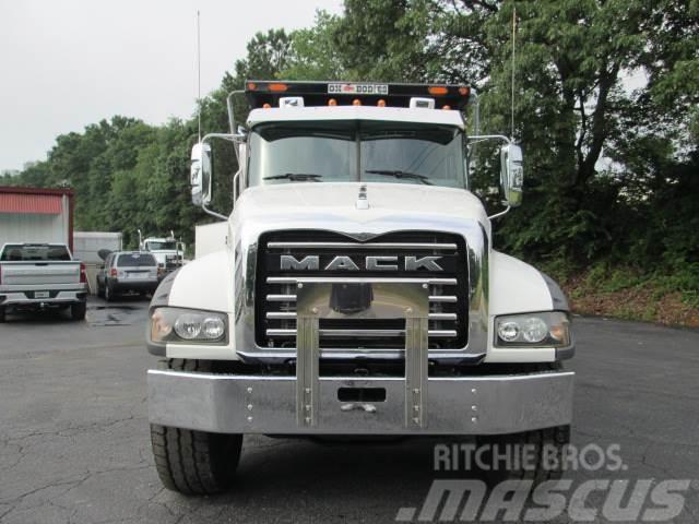 Mack GR64BR Tippbil