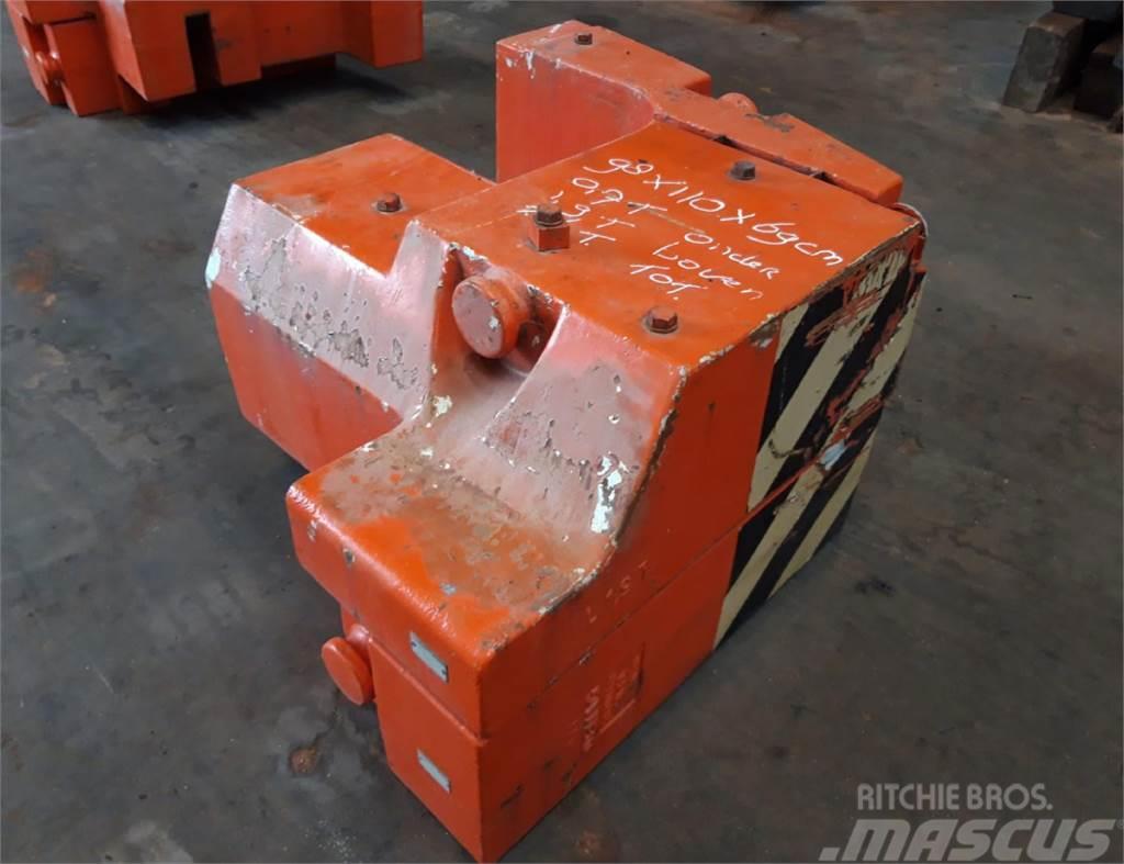 Terex Demag Demag AC 205 counterweight 2.6 ton (0.7/1.9t) Kran deler og utstyr