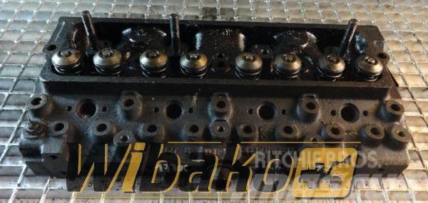 Perkins Cylinder head Perkins 1004-4T Andre komponenter