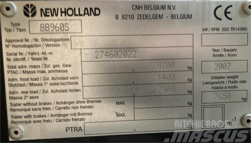 New Holland BB 960A M. Parkland ballevogn Firkantpresser